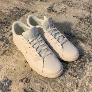 Nike Women's Court Royale 2